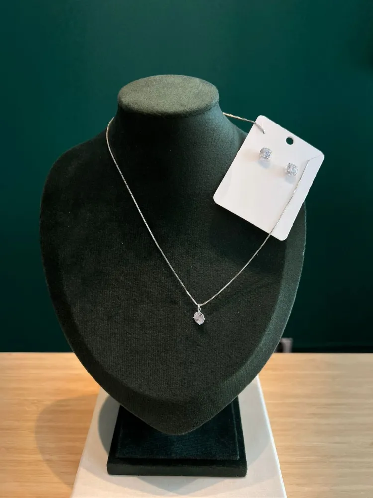 Conjunto Prata Ponto de Luz Diamante