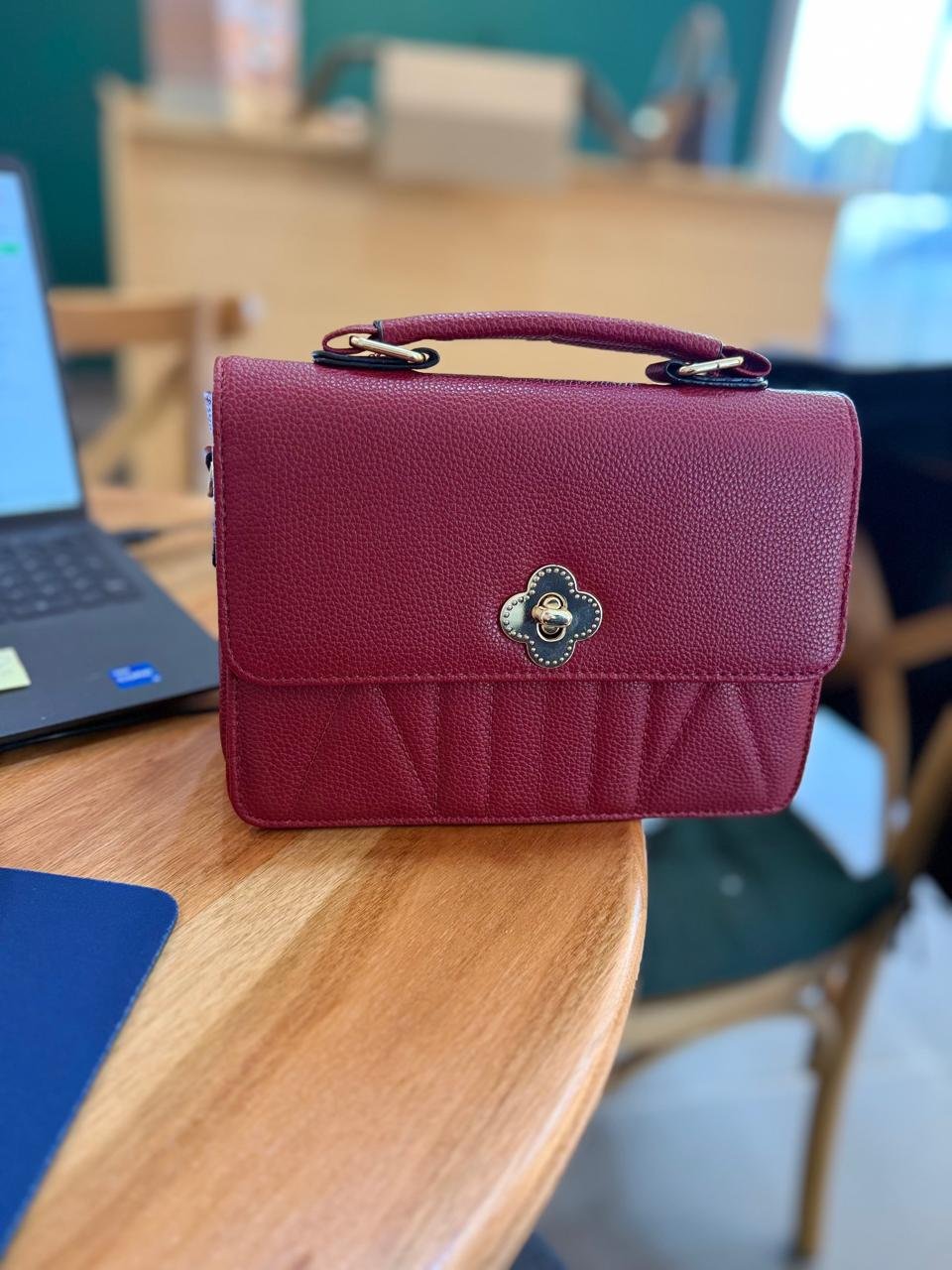 Bolsa vermelha grande trevo