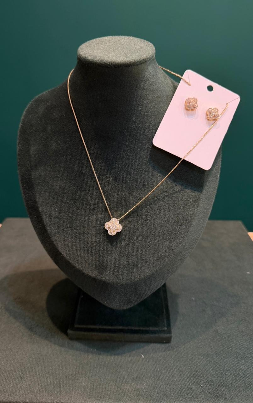 Conjunto trevo cravejado