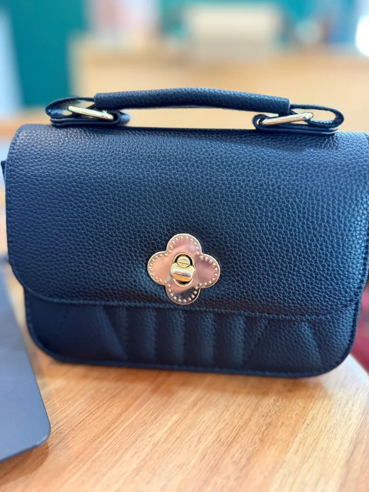Bolsa Preta Trevo Media