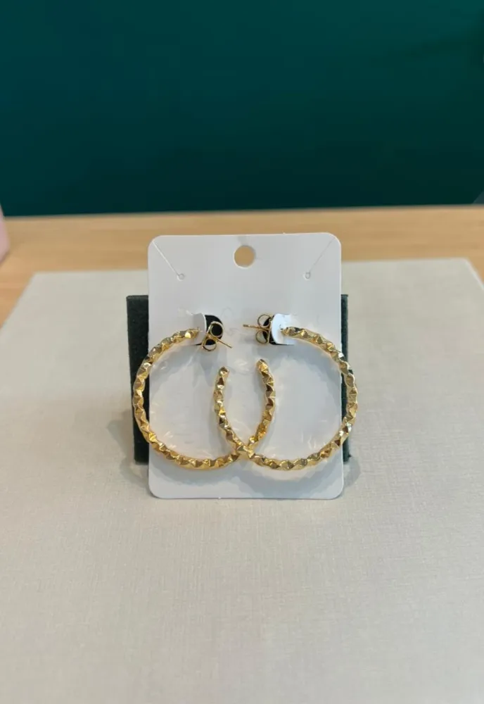 Brinco Orgânico Dourado de Argola Grande