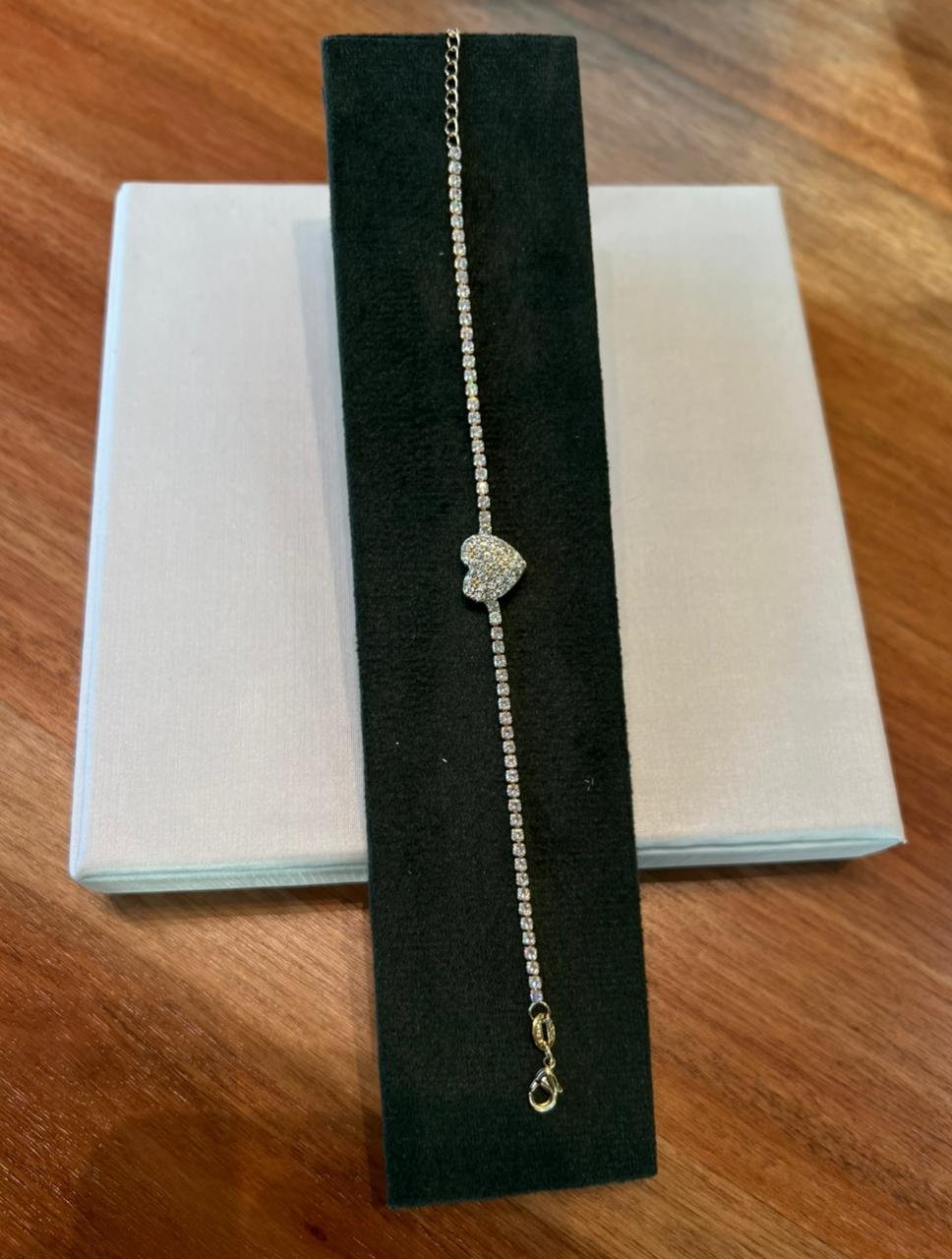 Pulseira riviera com coração crevejado