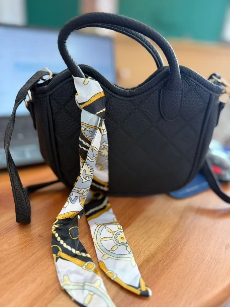 Bolsa Preta Lenço