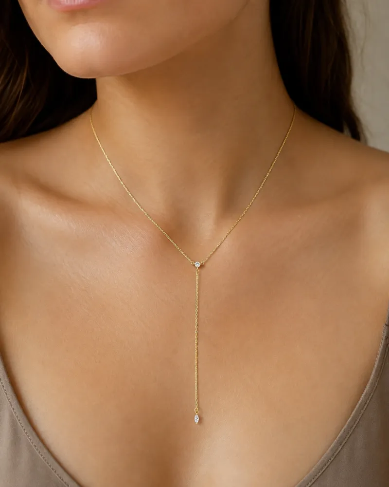 Colar Dourado Gravata Ponto de Luz Bijuteria
