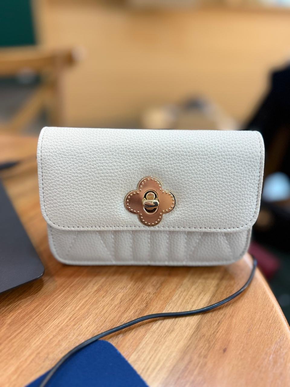 Bolsa branca pequena trevo