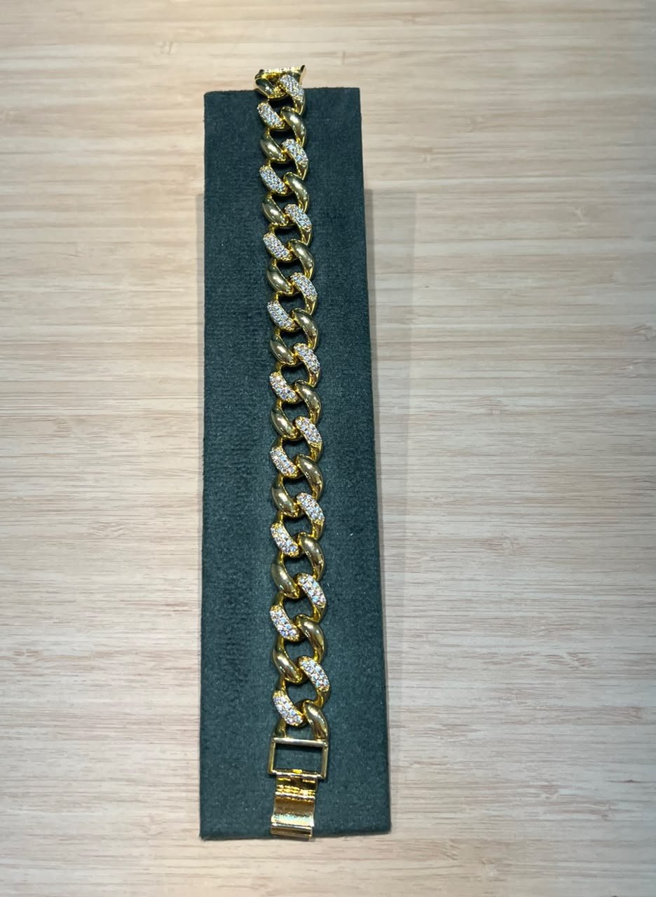 Pulseira dourada elos grande cravejado