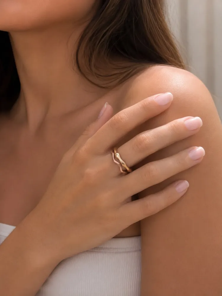 Anel Dourado Ondas Liso Bijuteria ( TAM 16 )