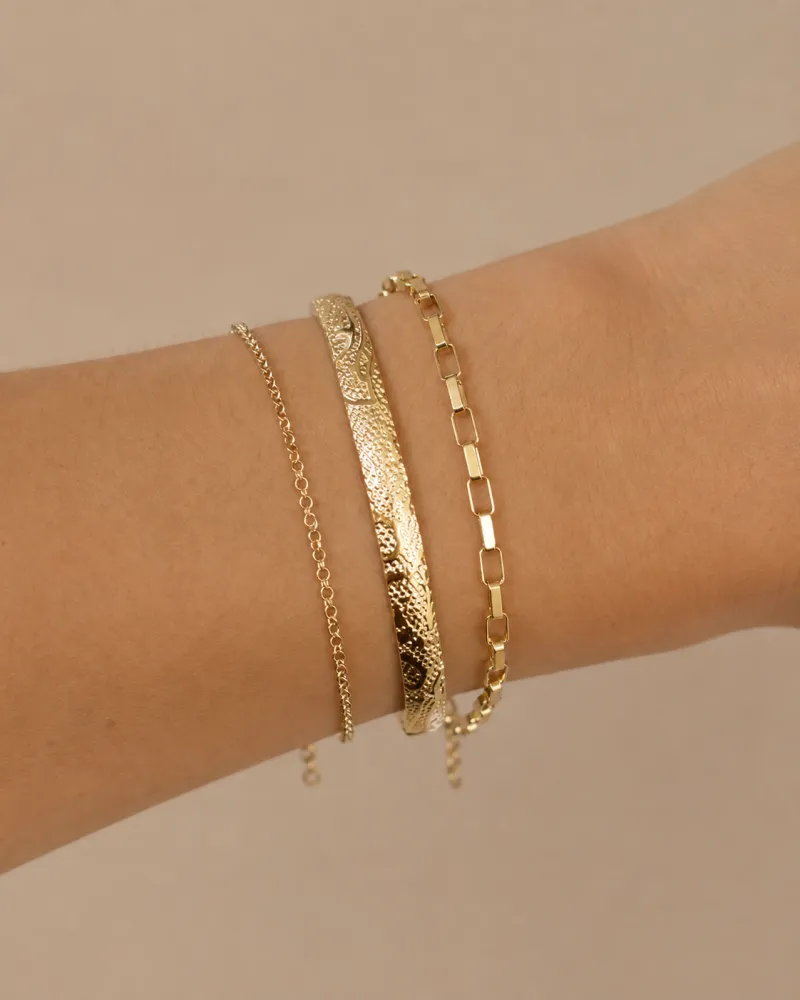 Pulseira Dourada com Bracelete Bijuteria