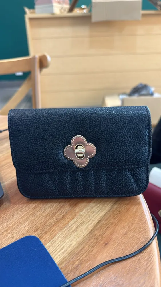 Bolsa Preta Pequena Trevo