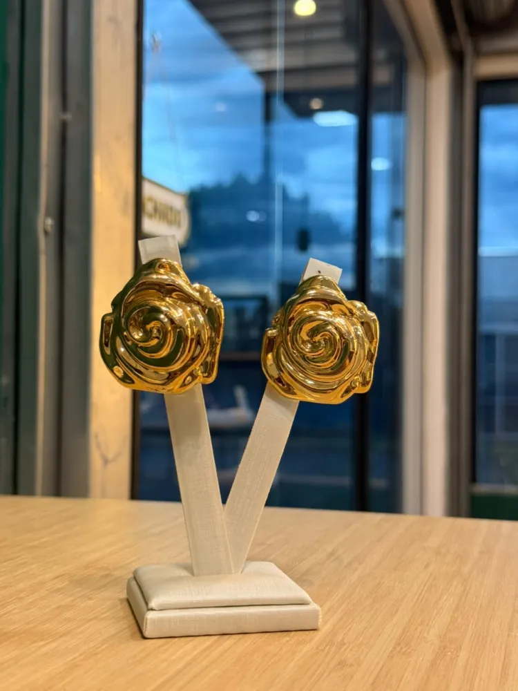 Brinco Flor Dourado