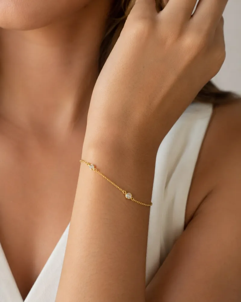 Pulseira Dourada com Pontos de Luz