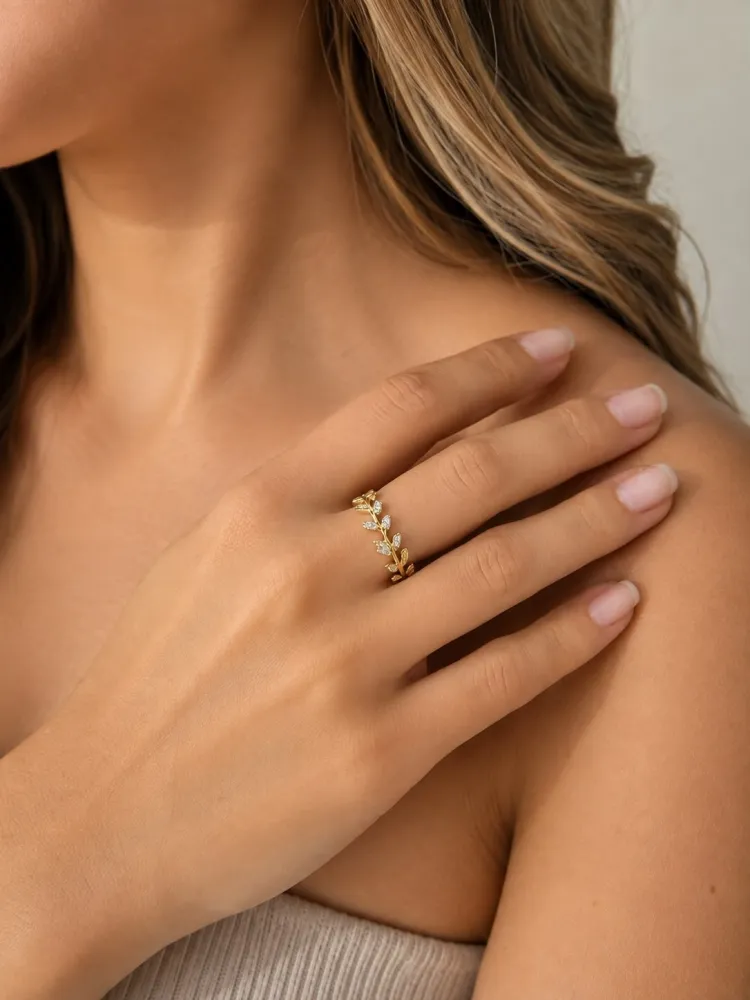 Anel Dourado Folhas Lisas e Cravejadas Bijuteria ( TAM 19 )