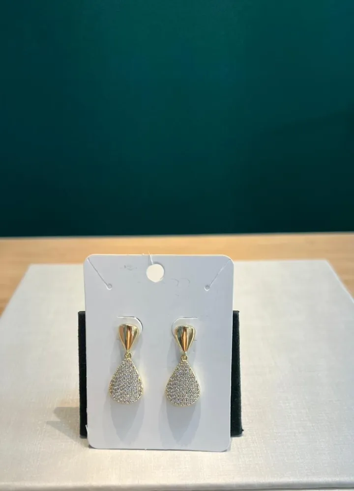 Brinco Dourado com Gota Cravejado
