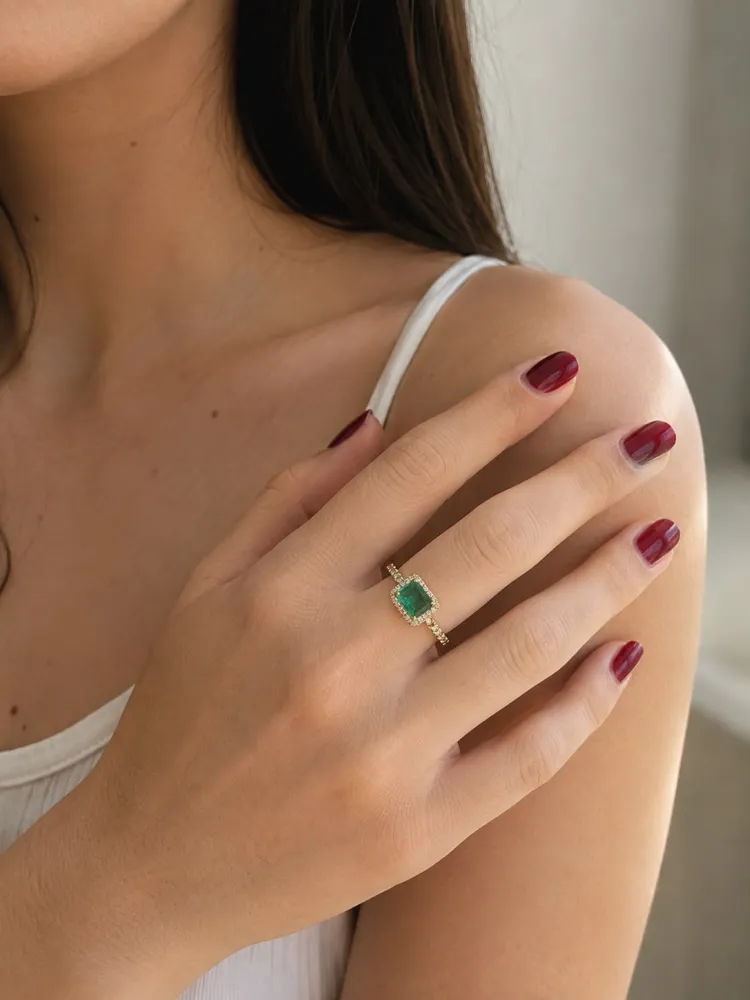 Anel Dourado Pedra Quadrada Verde Semijóia ( TAM 20 )