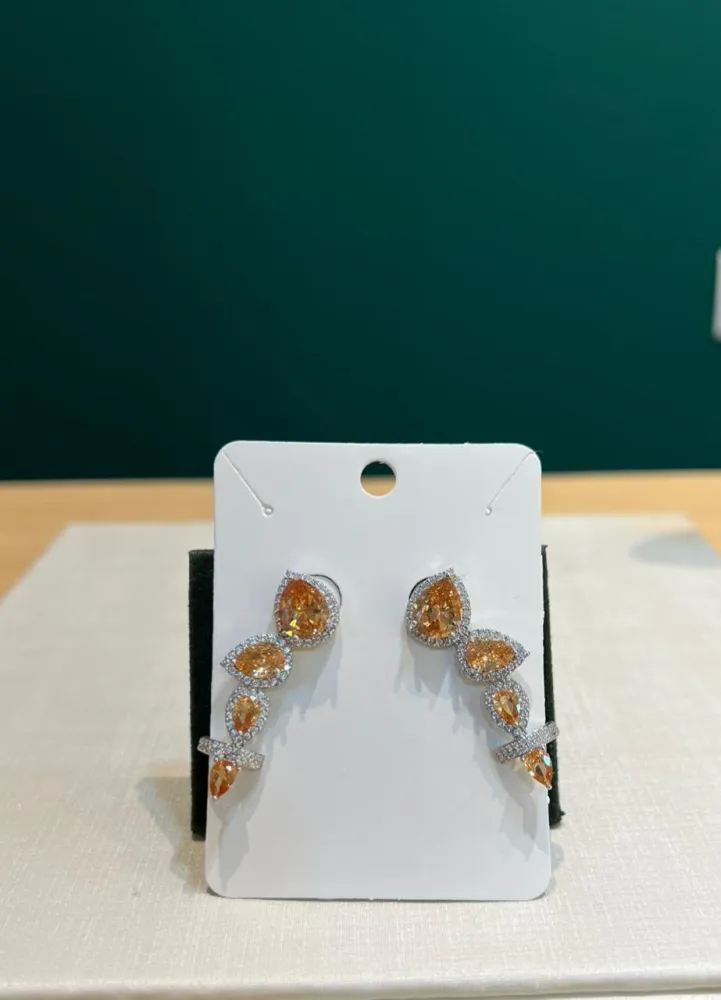 Brinco de Pressão Cravejado com Pedra Amarela