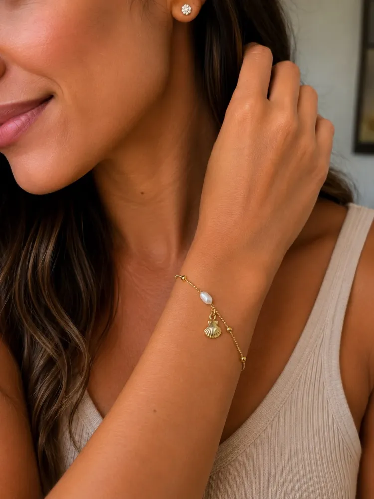 Pulseira Dourada de Concha com Pérola