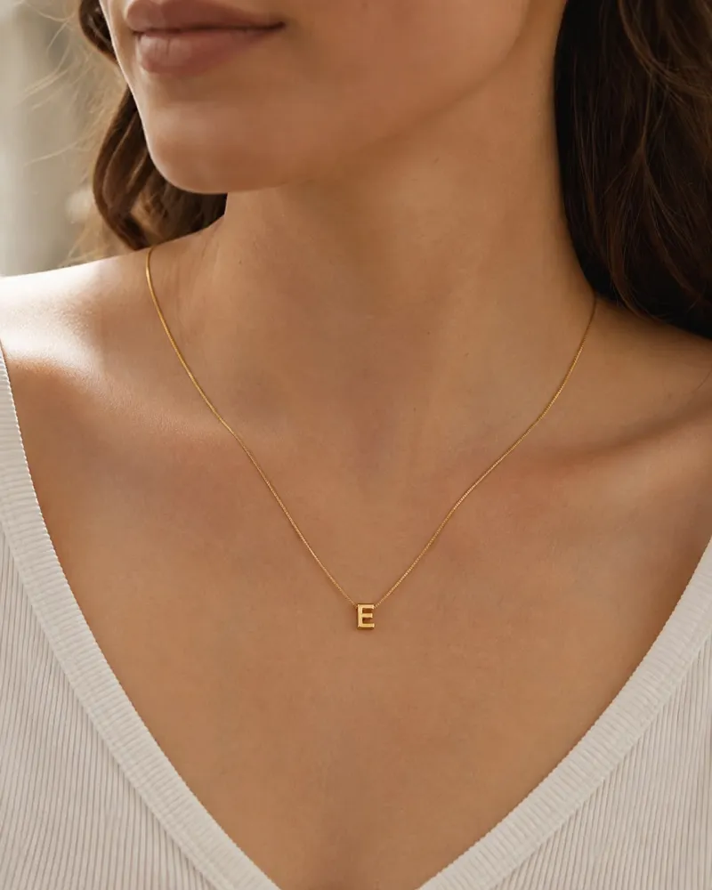 Colar Dourado Liso Inicial 'E'