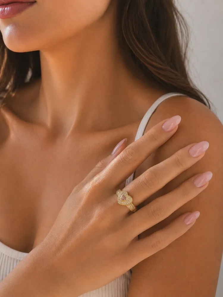 Anel Dourado Coração Cravejado Rosa Semijóia